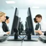 „Sėkmingo vienišio“ mitas sugriautas: santykių stoka kenkia darbui“, – teigia