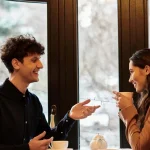 Kaip suprasti, kad žmogus tau netinka: 5 „raudonos vėliavėlės“ pasimatymo metu kaip-suprasti-kad-zmogus-tau-netinka-5-raudonos-veliaveles-pasimatymo.webp.webp